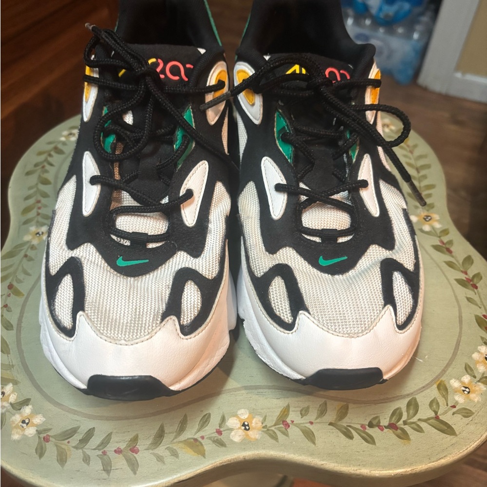 Black and White Chunky Sneakers with Cushioned Sole